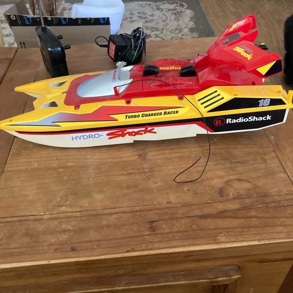 RadioShack Hydro Shock Turbo Racer - Red and Yellow Remote Control Boat - Picture 4 of 9